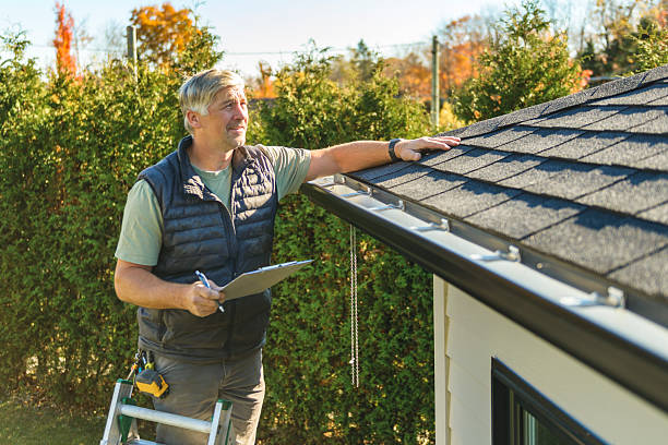 Professional Roofing technician working in Willamina, OR